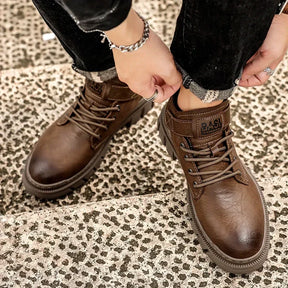 Bota masculina Vanguard en cuero 100% legítimo + REGALOS: Cinturón de cuero, billetera y reloj.