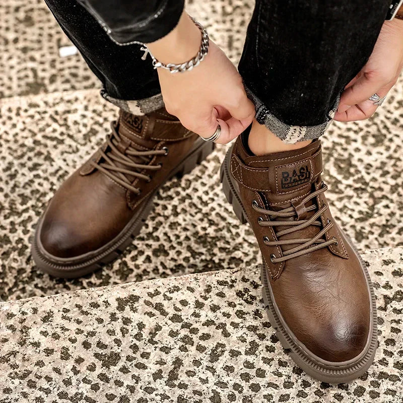 Bota masculina Vanguard en cuero 100% legítimo + REGALOS: Cinturón de cuero, billetera y reloj.